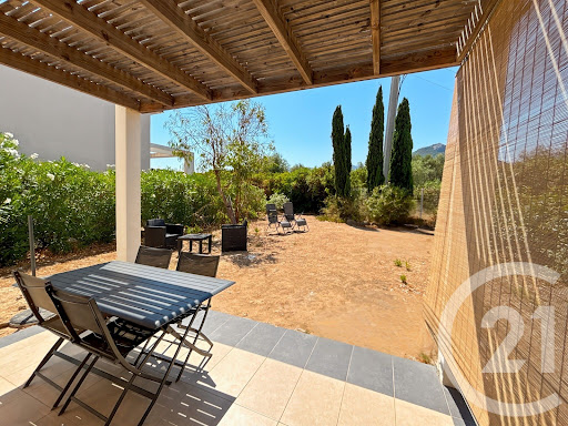 Villa avec piscine et jardin 1