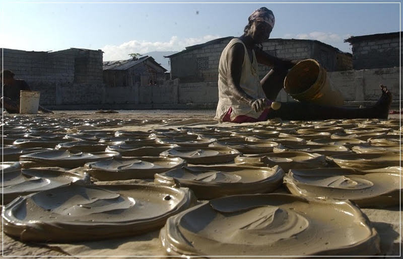 Té, os bolinhos de terra para saciar a fome