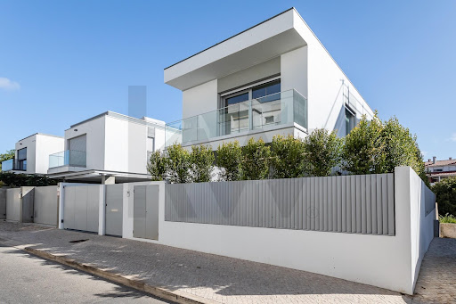 Contemporary house with pool and garden 1