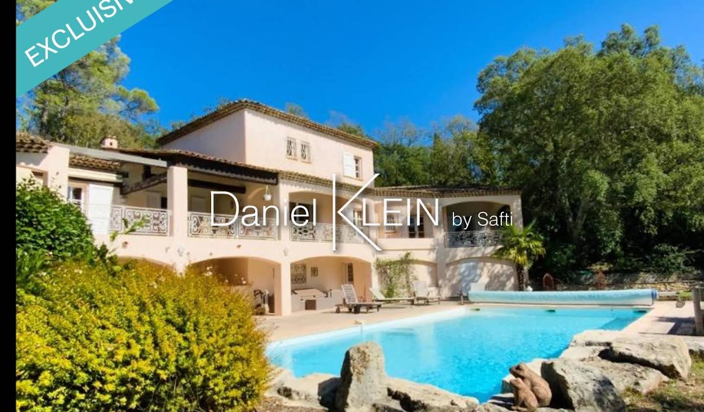 House with pool and terrace Saint-Paul-en-Forêt