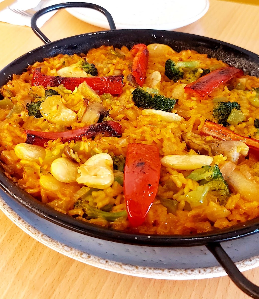 VEGETARIAN PAELLA.