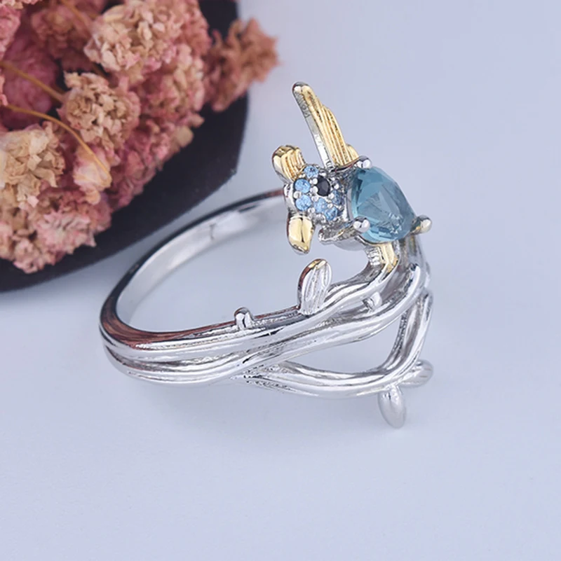 Bird goudkleurige ring in peervorm met diamanten, vintage stijl. Prachtige damesring voor speciale gelegenheden.