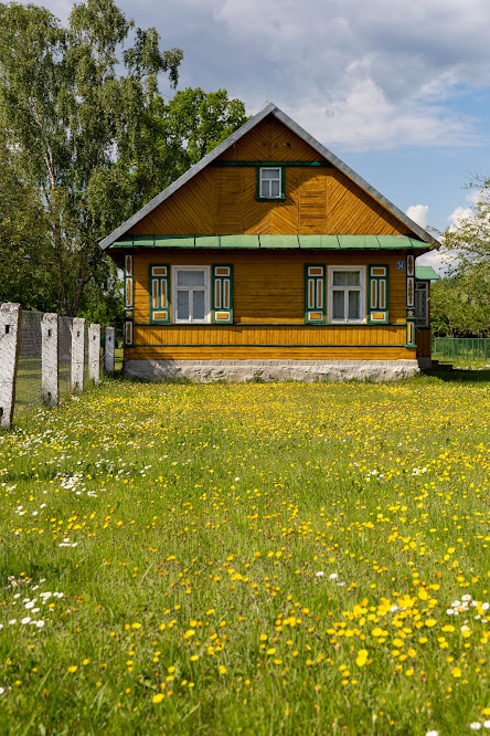 Kraina Otwartych Okiennic, zdobienia