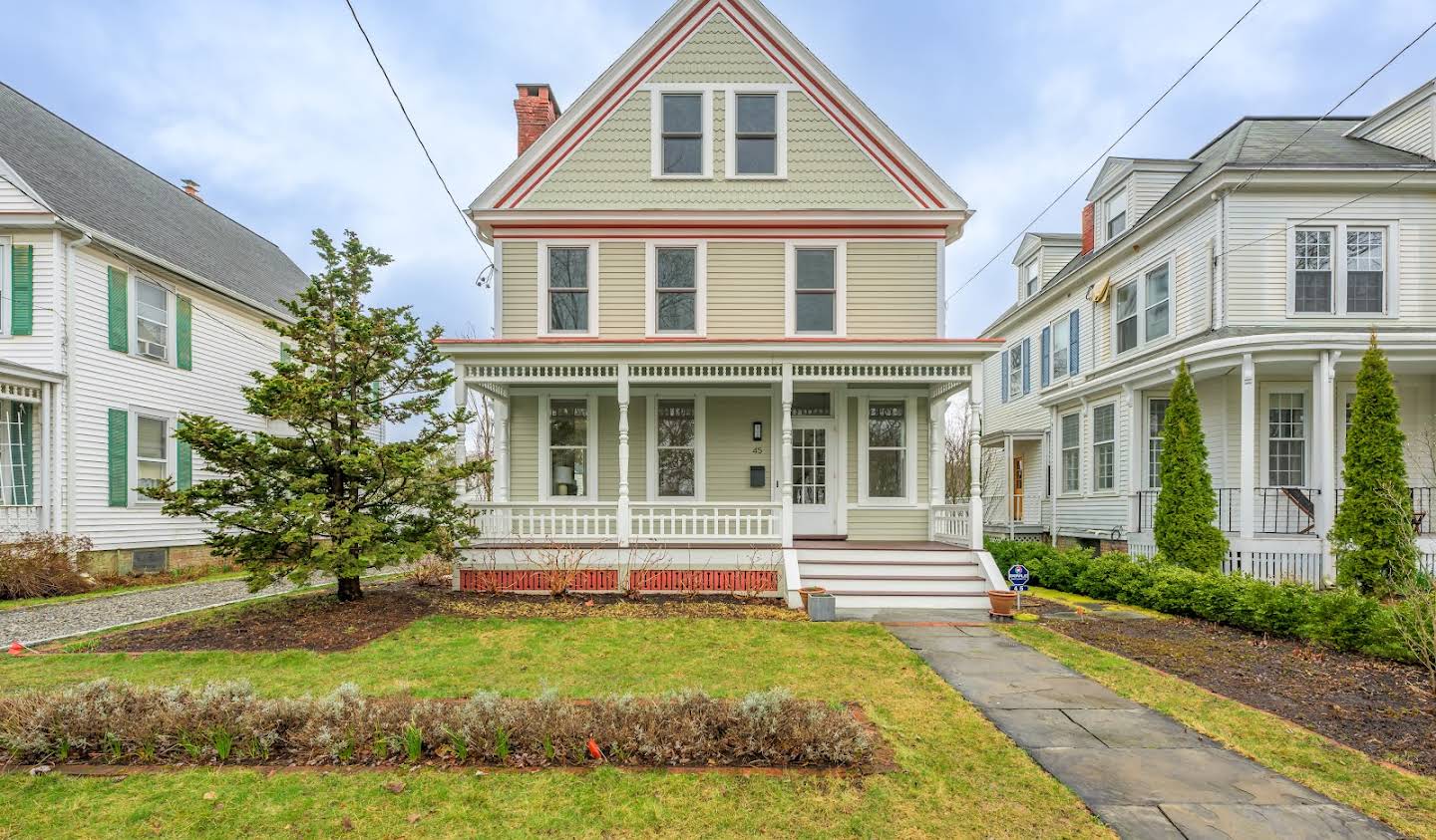 House with garden Catskill