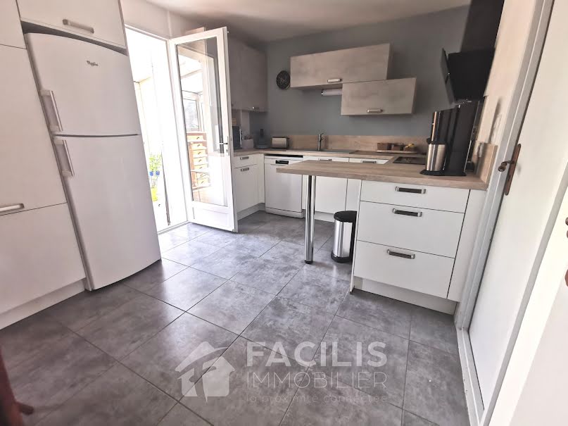 Vente maison 4 pièces 91 m² à Fontenay-le-Comte (85200), 200 000 €