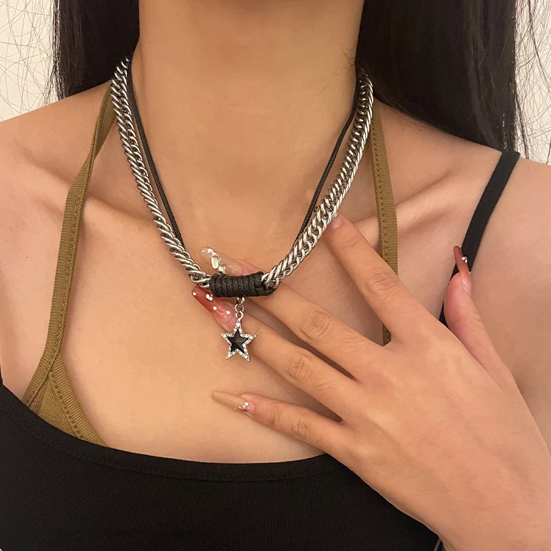 Collar Grueso Personalizado Estrella de Cinco Puntas Estilo Europeo y Americano Un accesorio audaz para expresar tu individualidad y estilo único.