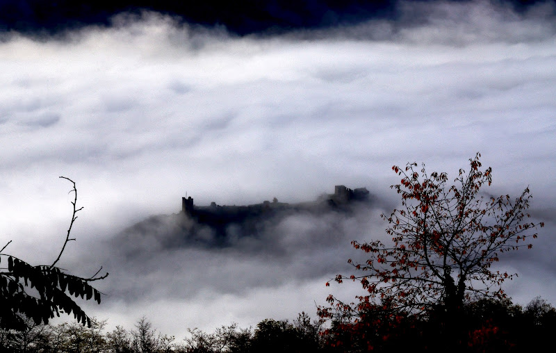 ...e improvvisamente il castello della Regina emerse dalla nebbia... di benny48