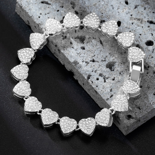 Title 10, Love Heart-shaped Necklace Full Diamond, a stun...