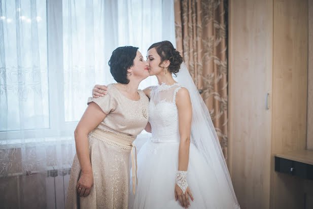 Fotografo di matrimoni Olga Kharskaya (bezga767). Foto del 17 febbraio 2016