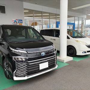 ヴォクシー ZWR90W