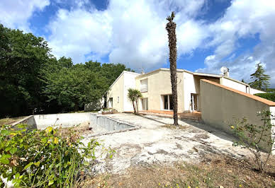 House with pool and terrace 12