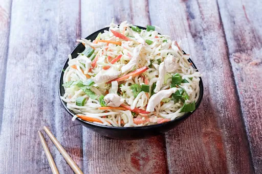 Chicken Hakka Noodles [Serves 2]