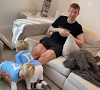 🎥 Never skip leg day! De Bruyne is wel erg creatief met gewichten in quarantaine