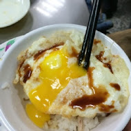 梁記嘉義雞肉飯