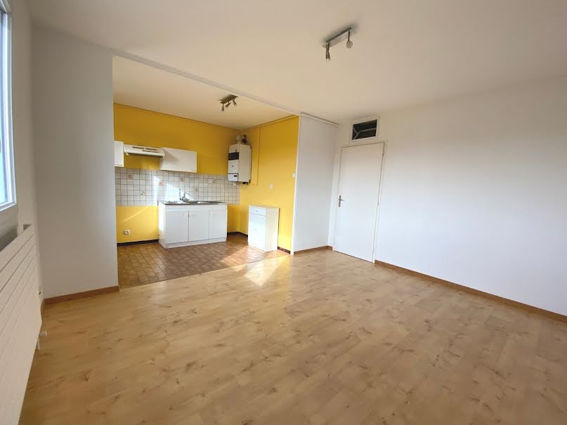 Location  appartement 1 pièce 31 m² à Romans-sur-isere (26100), 425 €