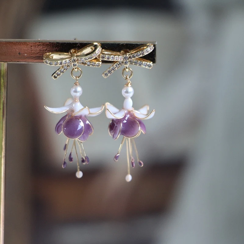 Boucles d'Oreilles Liquides de Fleurs Purement Faits à la Main, Élégance Florale, Cadeau Idéal, Design Unique, Beauté Naturelle.
