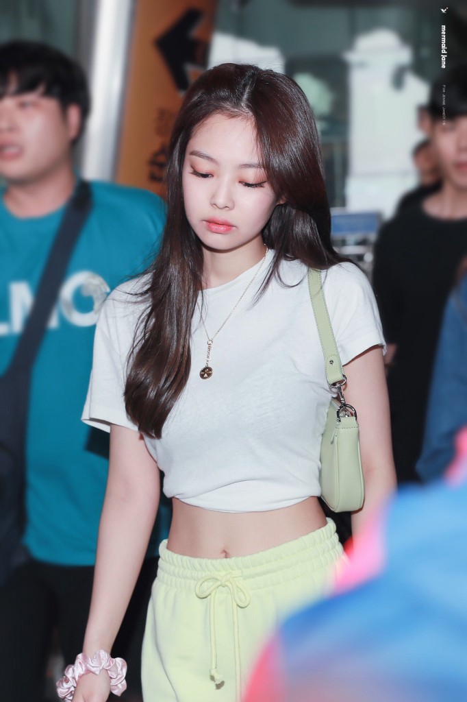 Here's the Cost of BLACKPINK Jennie's Luxurious Look on Latest Instagram  Post, Proves She's 'Human Chanel