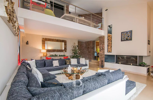 Villa with pool 3