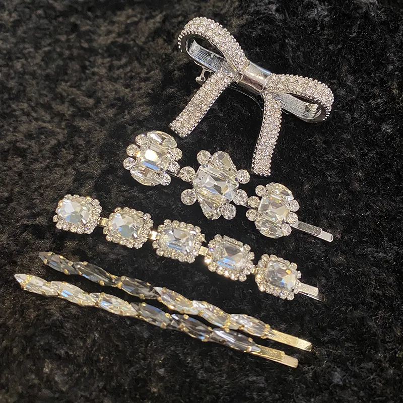 Horquilla lateral con brillantes para el cabello, sujeción segura y elegante, un toque de glamour para cualquier peinado