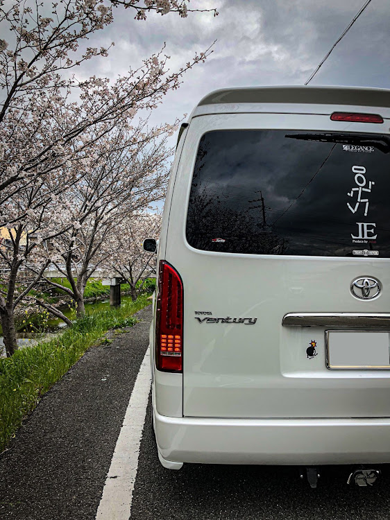 ハイエースバンのドライブ・桜とコラボ・桜と愛車に関するカスタム事例の投稿画像4枚目