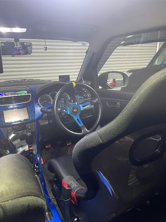 スイフトスポーツのオーバースペック・ZETA Ⅳ・フルバケットシート・洗車サボり界隈・ダンゴムシ化計画に関するカスタム事例の投稿画像2枚目