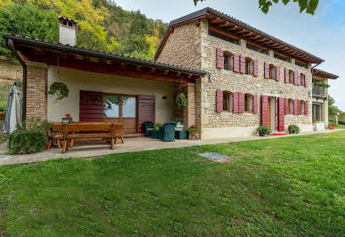 Corps de ferme avec jardin 1