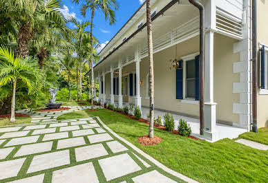 Propriété avec piscine et jardin 3