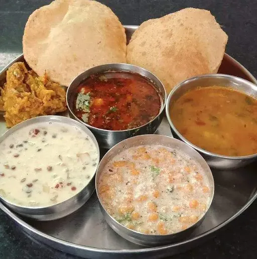 6 Spl. Poori With Tasty Aloo Sabji With Raita