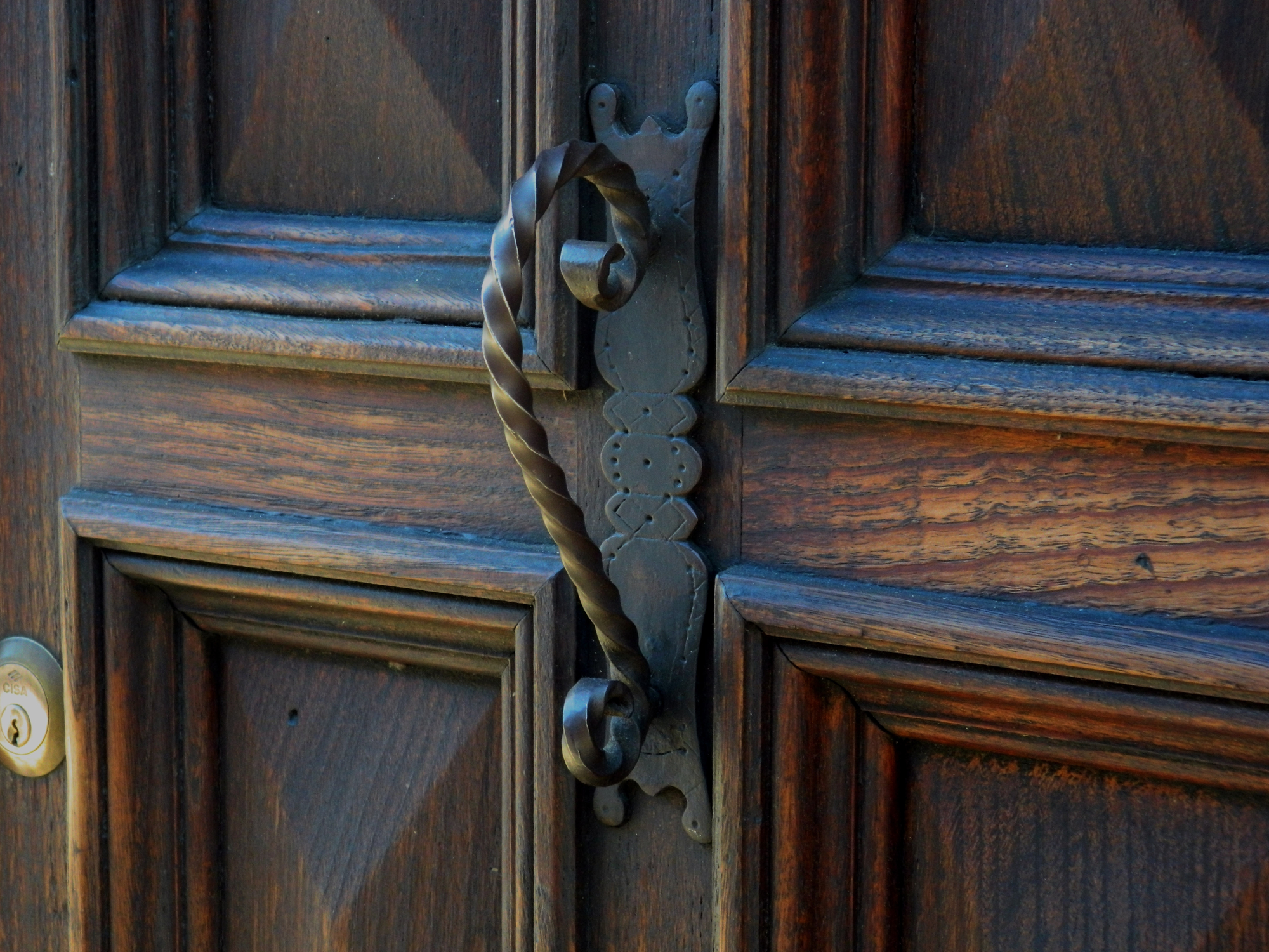 La porta in un centro storico di lucianalu