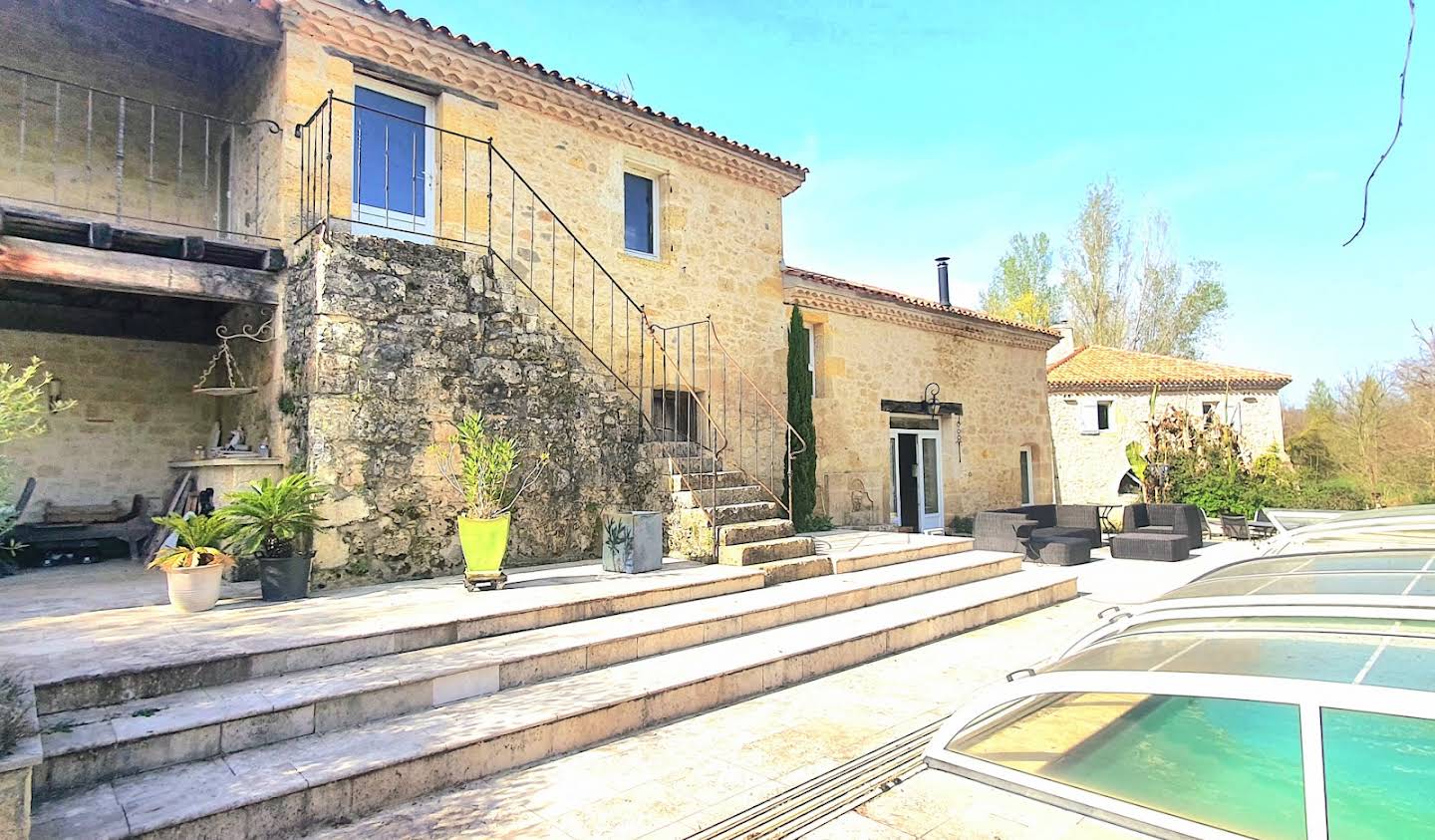 House with pool and terrace Nérac