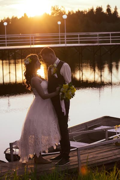 婚禮攝影師Olesya Karakulova（fishka）。2016 8月11日的照片