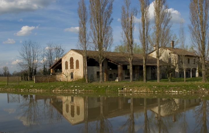 Riflesso sul canale Muzza di lestat