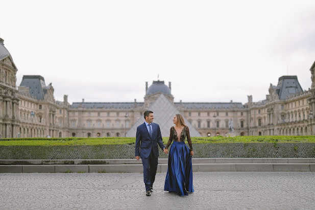 Fotografo di matrimoni Elena Lobanova (elenaparisphoto). Foto del 23 gennaio 2023