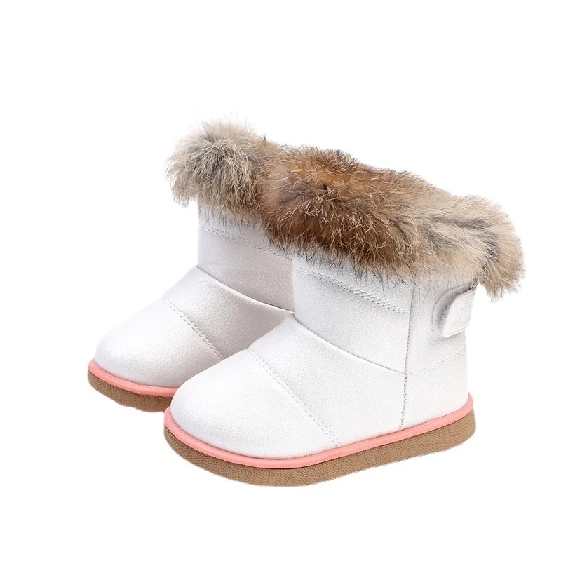 Dikke, zachte babysneeuwlaarsjes voor meisjes met echt konijnenbont. Warme katoenen voering en comfortabele zachte zool. Perfect voor de winter.
