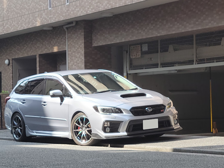 レヴォーグのホイール洗い・RAYS・VOLKRACING G25・Galaxy S21・アイスシルバーは良いぞに関するカスタム事例の投稿画像1枚目