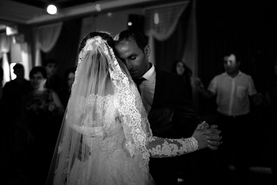 Fotógrafo de casamento Eldar Gurtuev (elguru). Foto de 24 de agosto 2017