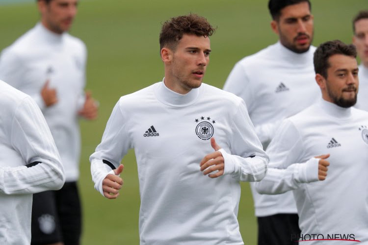 📷 Leon Goretzka krijgt fanmail en vraagt volgers naar antwoorden: "Ik kom je hoofd afhakken"