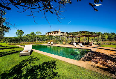 Villa with pool and garden 3