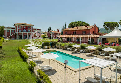 Propriété avec piscine et jardin 5