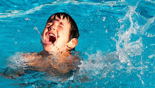 Cha mẹ đặc biệt lưu ý những điều này để bảo vệ con khỏi đuối nước khi đi bơi