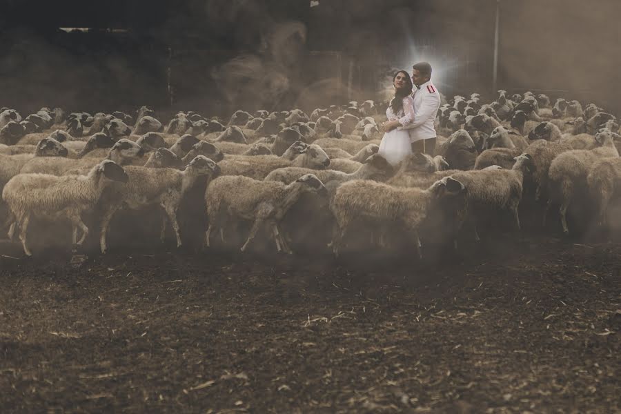 Fotograf ślubny Michael Riyashi (photoexperts). Zdjęcie z 20 maja 2020