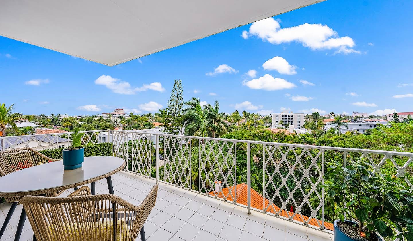 Apartment with pool Palm Beach