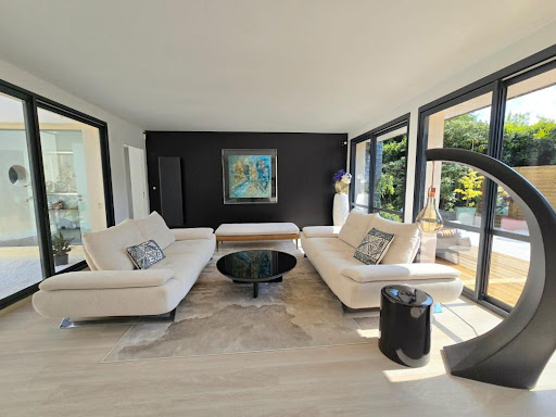 Villa with pool and terrace 2