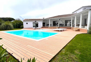 Villa avec piscine et terrasse 9