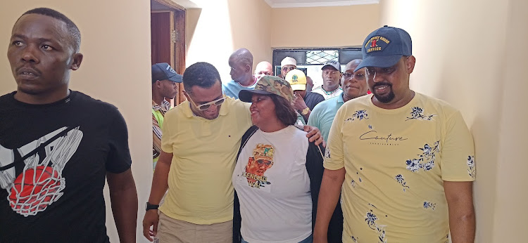 UDA vice chair Hassan Omar [2nd L] with party members including Ali Kitaka [in cap] and Abdikarim Dekow at Mvumoni in Bofu ward, Likoni on Saturday.