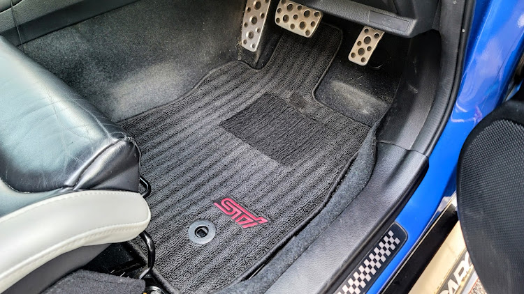 WRX S4のNBR2019・新年初カスタム・今年最大のカスタムは？・フロアマットに関するカスタム事例の投稿画像3枚目