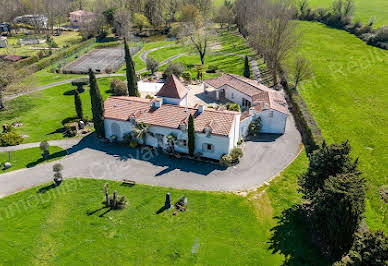 House with pool and terrace 4