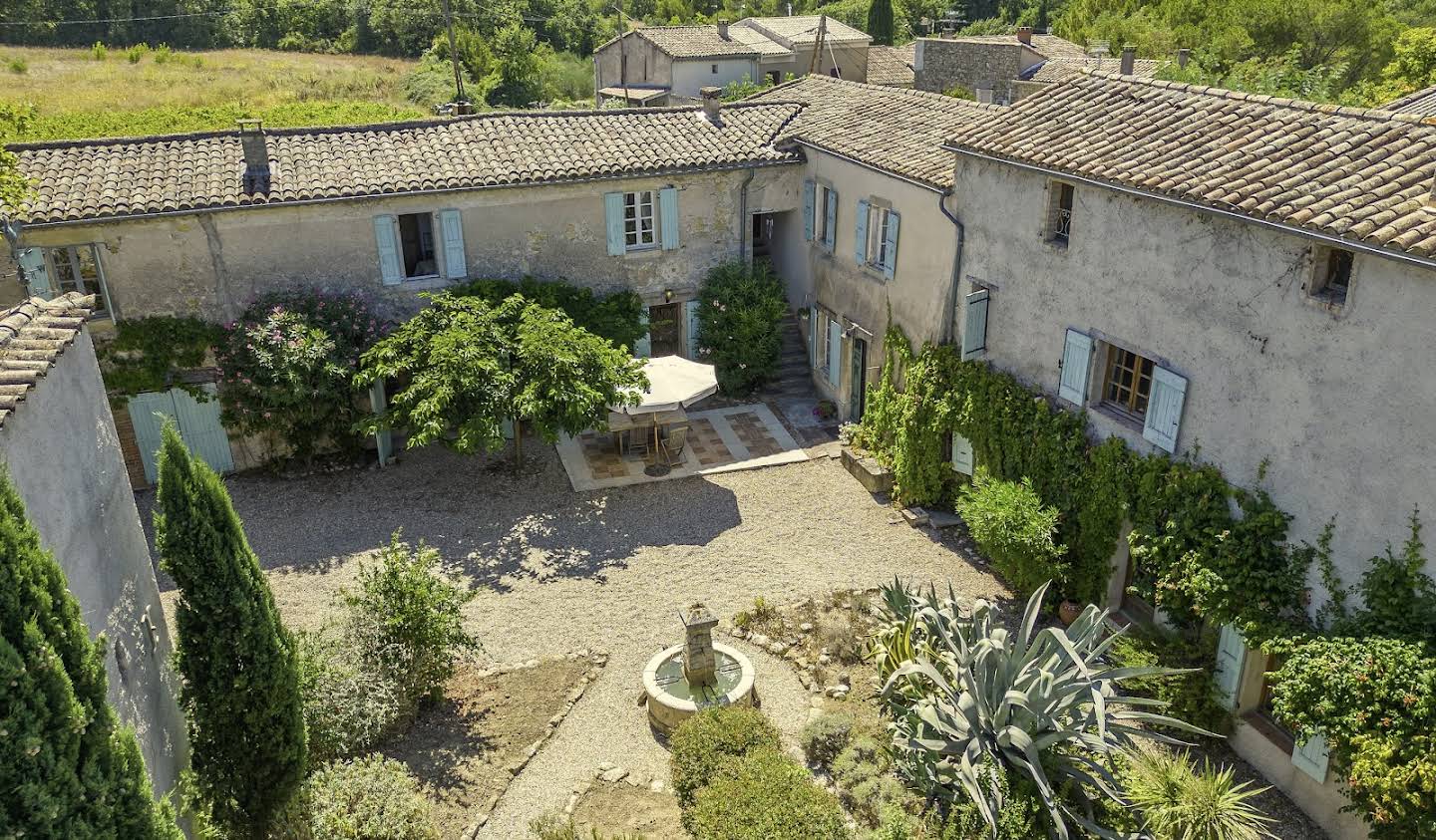 Maison avec piscine et jardin Cardet