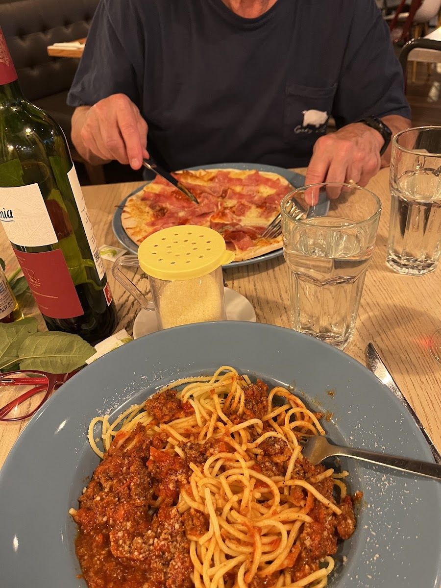 Spaghetti Bolognese and pizza!  All delicious!