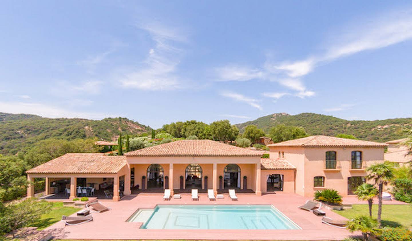 Villa with pool and garden Grimaud